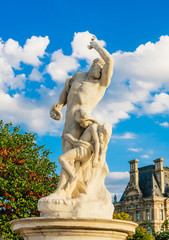Obraz premium Antique Statue in Jardin des Tuileries. Paris, France. Tuileries Garden (Jardin des Tuileries, (1564) is a public garden located between the Louvre Museum and Place de la Concorde