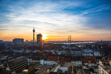 Fototapeta premium Rhein Düsseldorf Sonne Schön Hintergrund