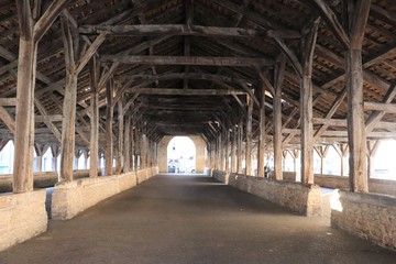 HALLE DU MARCHE - VILLAGE MEDIEVAL DE CREMIEU - ISERE - RHONE ALPES