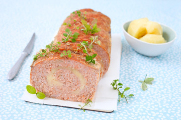 Hackfleischbraten mit Käse