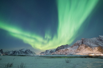 Fototapeta na wymiar Beautiful northern light display on Lofoten islands in winter