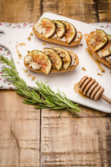 Swedish toasts with figs, cheese, rosemary, honey and walnuts