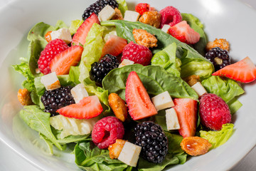 ensalada con fresas y zarzamora