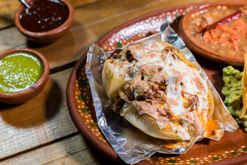 papa rellena de carne y queso