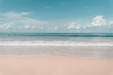 Fototapeta na wymiar Tropical beach with blue sky and white cloud background.