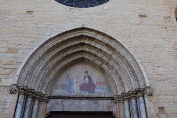 EGLISE CATHOLIQUE - VILLAGE MEDIEVAL DE CREMIEU - ISERE - RHONE ALPES