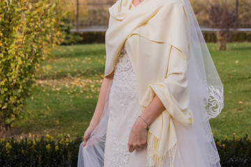 Fototapeta na wymiar bride waves a dress in the wind in the park