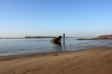 Fototapeta na wymiar River Elbe with ancient ship wreck
