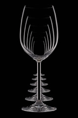 Abstrakte Gläser in Reihe hintereinander