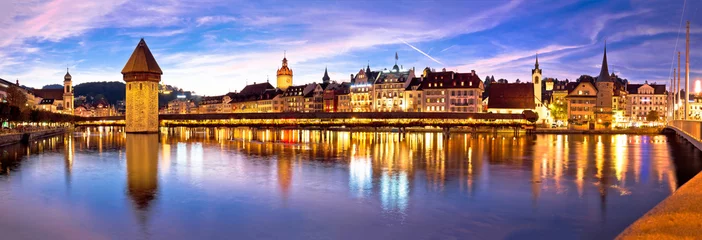 Photo sur Plexiglas Tower Bridge Luzern Kapelbrucke and riverfront architecture famous Swiss landmarks panoramic view