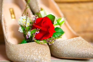stylish wedding attributes of the bride's butane's shoes.