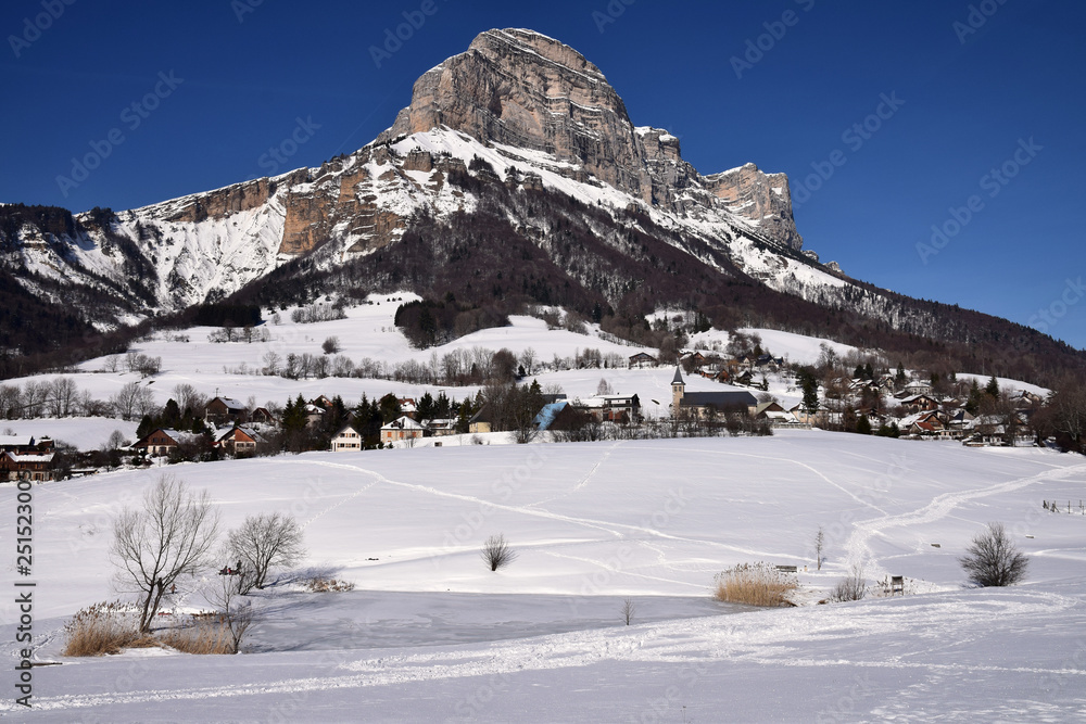 Canvas Prints Saint-Pancrasse sous la neige, dominé par la Dent de Crolles (alt 2062 m)