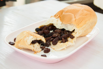 Raisins in bread put on the plate in the moring fastfood for energy in the day 
