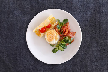 Eggs Benedict and bacon