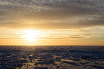 Fototapeta na wymiar Winter sunset over the sea