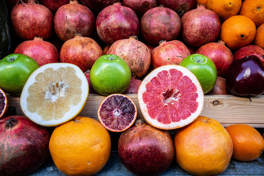 grapefruit on Carmel market in Tel Aviv
