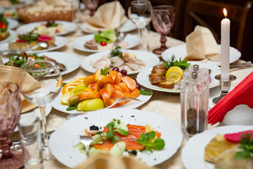 Close up shot of sliced apple, mandarin, orange on the plate. Sliced fruits on platter in the restaurant