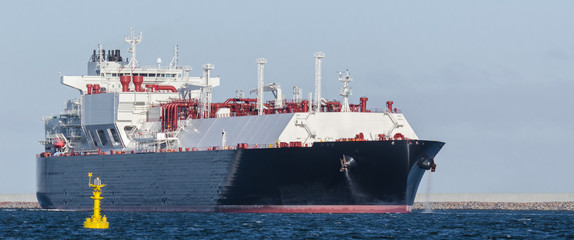 LNG TANKER - The big ship maneuvers to gas terminal
