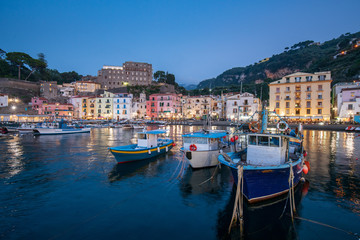 Fototapeta na wymiar Panorama serale su Marina Grande, Capri, Napoli, Italia
