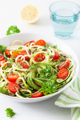 vegan ketogenic spiralized courgette salad with avocado tomato pumpkin seeds
