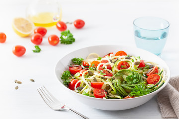 vegan ketogenic spiralized courgette salad with avocado tomato pumpkin seeds