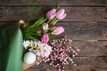 Spring bouquet with easter egg