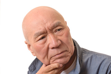シニアの悩んだ顔