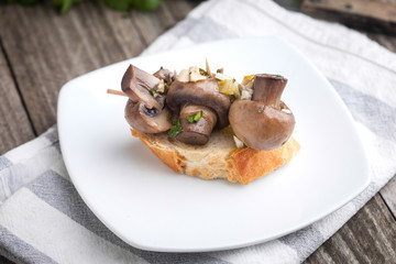 Tapas de champiñones cocidos