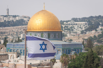 Fototapeta na wymiar israeli flag with dome of rock in jerusalem
