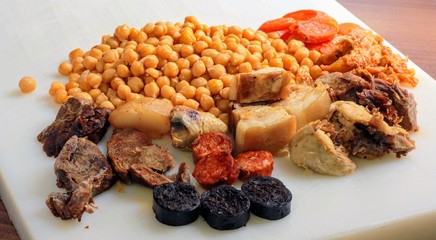 Cocido de garbanzos madrileño