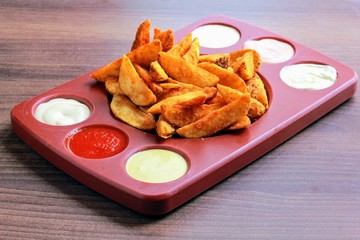 Patatas fritas con salsa