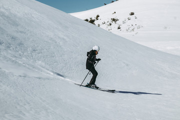 Naklejka na ściany i meble Woman skiing