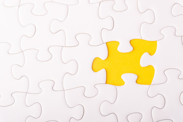 Obraz premium White jigsaw puzzle and missing pieces with selective focus and crop fragment