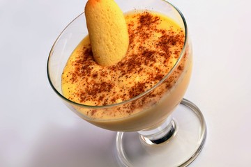 Copa de natillas con galleta