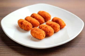 Croquetas caseras, jamón carne