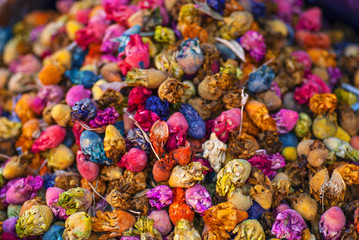 Fototapeta na wymiar colorful dried flowers in Marrakech souk