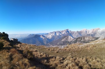 beautiful panorama of the peaks and valleys of the Apuan Alps in Tuscany. clean blue sky and breathtaking mountains. amazing view