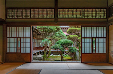 伝統的日本間の風景