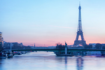 Fototapeta na wymiar Morning view of the Eiffel tower in Paris, France