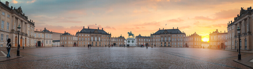  Royal Amalienborg Palace in Copenhagen - obrazy, fototapety, plakaty