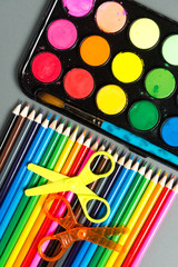 Naklejka premium art supplies on a gray background