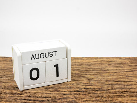 Die 12 999 Besten Bilder Stock Fotos Und Vektorgrafiken Zu 1 August Adobe Stock