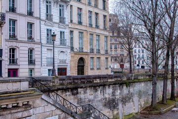 Fototapeta na wymiar Paris in winter buildings of island of the City