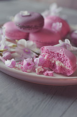 Obraz na płótnie Canvas food photography pink cakes macarons 
