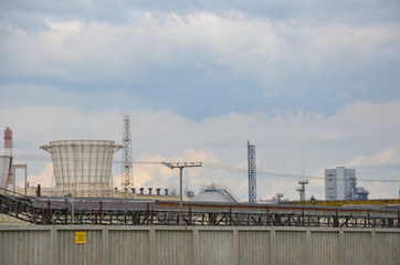 Obraz premium Petroleum and chemical refinery or power plant. pipes, air escape, pollution