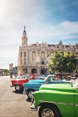 Foto op Canvas Cubaanse kleurrijke oldtimers voor het Gran Teatro - Havana, Cuba © diegograndi