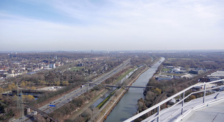 Obraz premium Aussicht auf Oberhausen, Duisburg und Bottrop vom Gasometer Dach