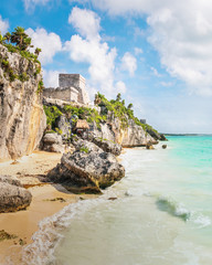 El Castillo and Caribbean beach - Mayan Ruins of Tulum, Mexico - obrazy, fototapety, plakaty