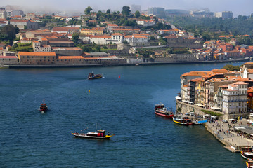 Obraz premium View of the Old city of Porto and the Douro river, Portugal