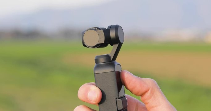Gimbal camera stabilizzata per riprese video professionali. Osmo Pocket